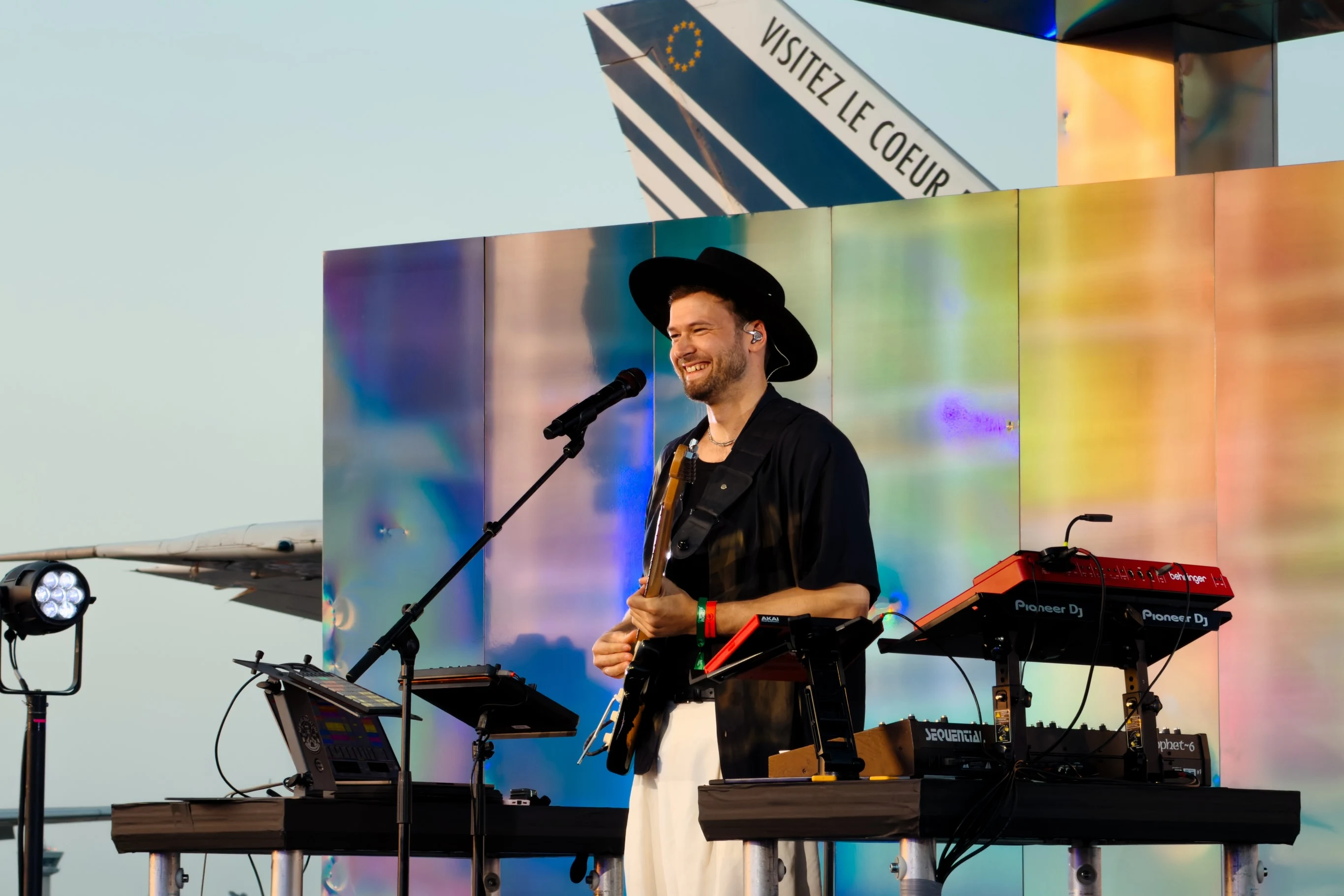 Monolink performing at Cercle Festival 2026, photographed by Ludovic Delot · frame 1