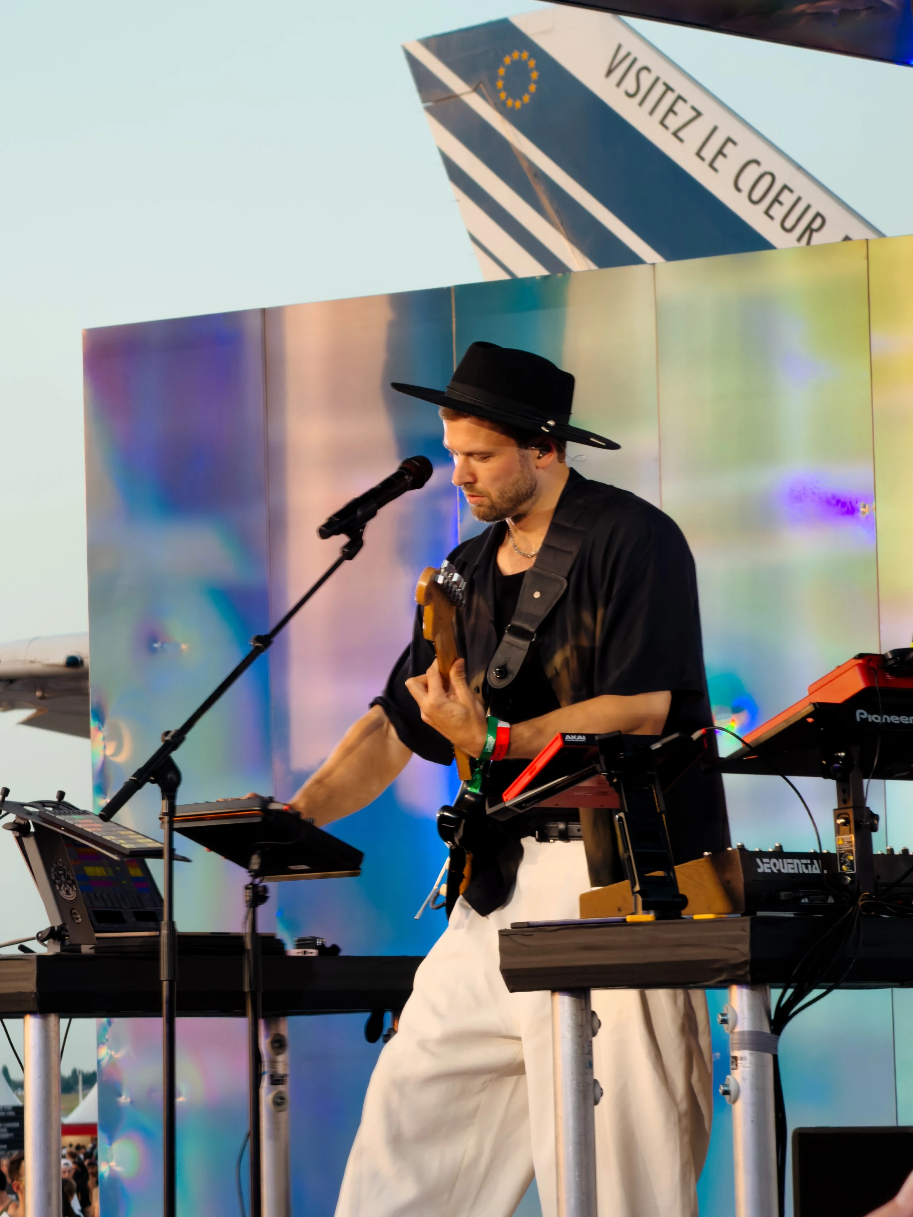 Monolink performing at Cercle Festival 2026, photographed by Ludovic Delot · frame 2